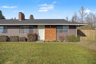 421-423 Toliver Rd in Molalla, OR - Building Photo - Building Photo