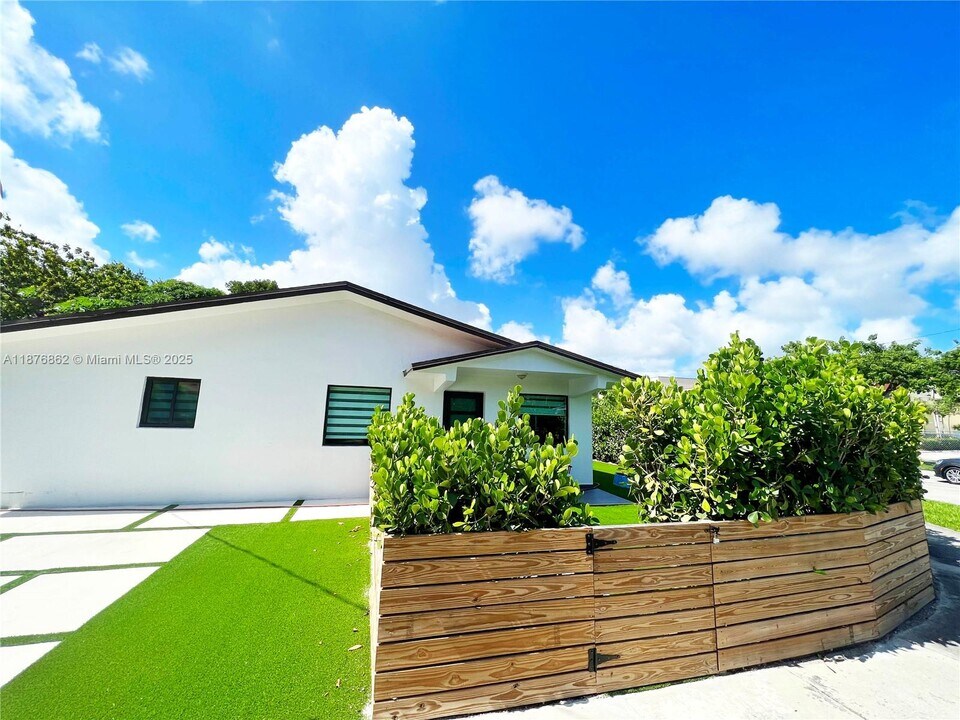 1401 SW 20th St in Miami, FL - Building Photo