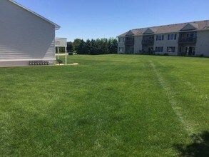 7029 56th St-Unit -5 in Sioux Falls, SD - Foto de edificio - Building Photo