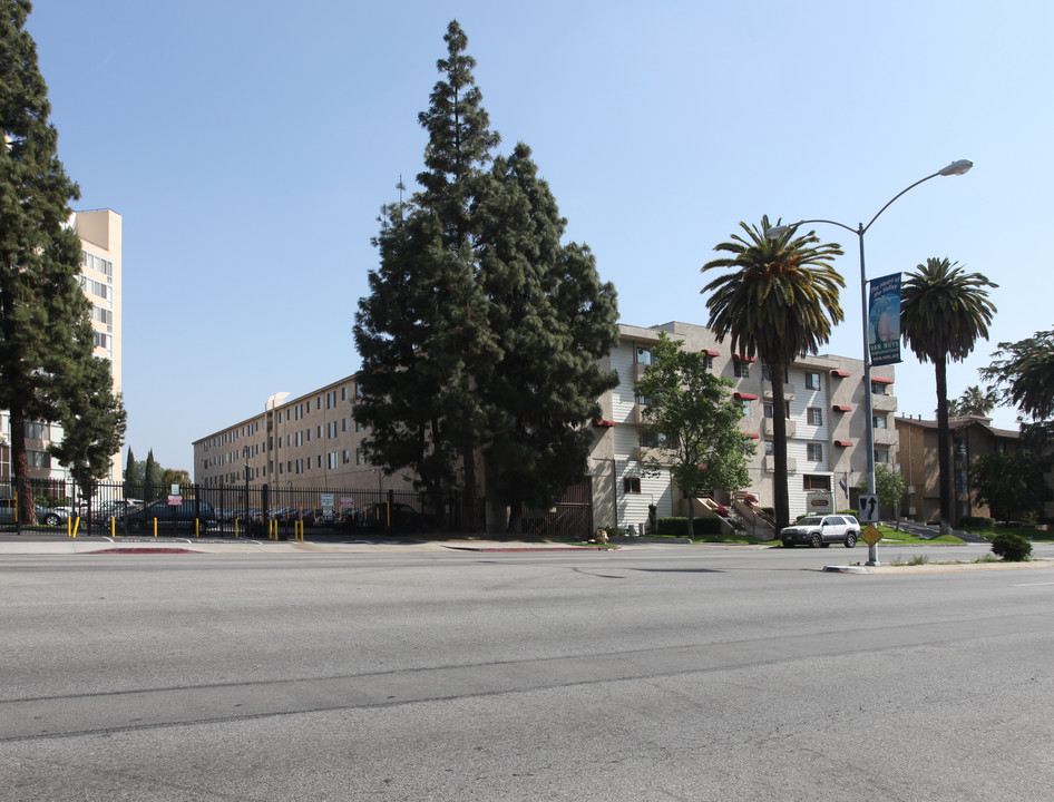 Fountain Terrace Apartments in Van Nuys, CA - Building Photo