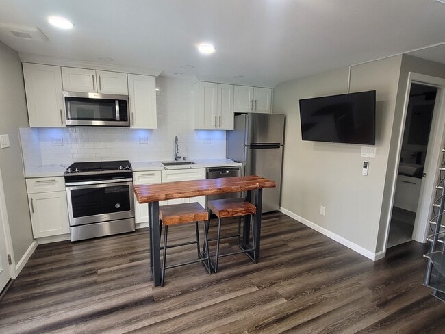 750 N Genesee Ave in Los Angeles, CA - Building Photo - Building Photo