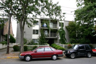 731 Broadway E in Seattle, WA - Foto de edificio - Building Photo