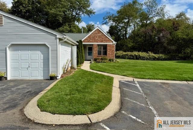 41 Wycoff Way E in East Brunswick, NJ - Building Photo