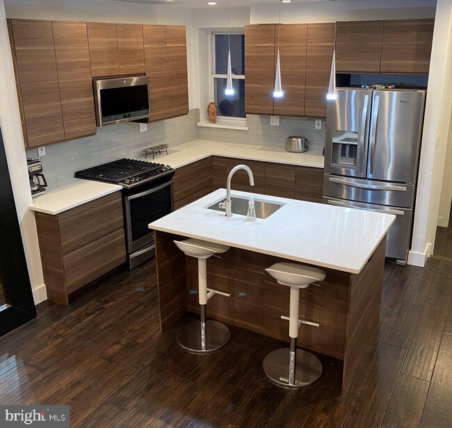 1619 Christian St in Philadelphia, PA - Building Photo - Building Photo