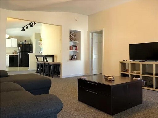 5 Narragansett Ave, Unit 3 in Newport, RI - Building Photo