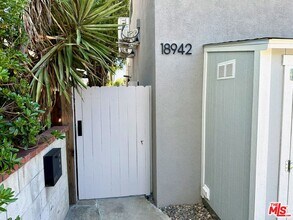 18942 Covello St in Los Angeles, CA - Building Photo - Building Photo
