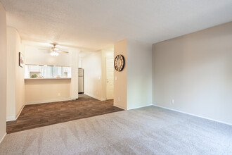 Amber Court in Fremont, CA - Foto de edificio - Interior Photo