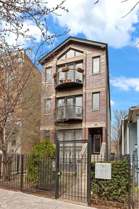 3008 W Belden Ave in Chicago, IL - Building Photo