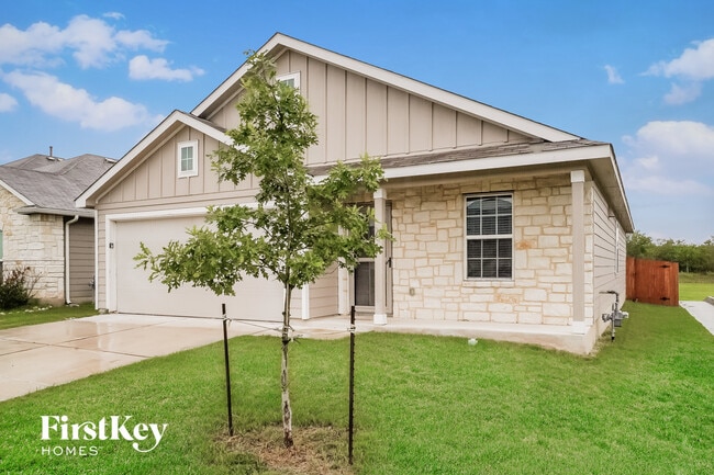 1936 Heather Glen Dr in New Braunfels, TX - Building Photo - Building Photo