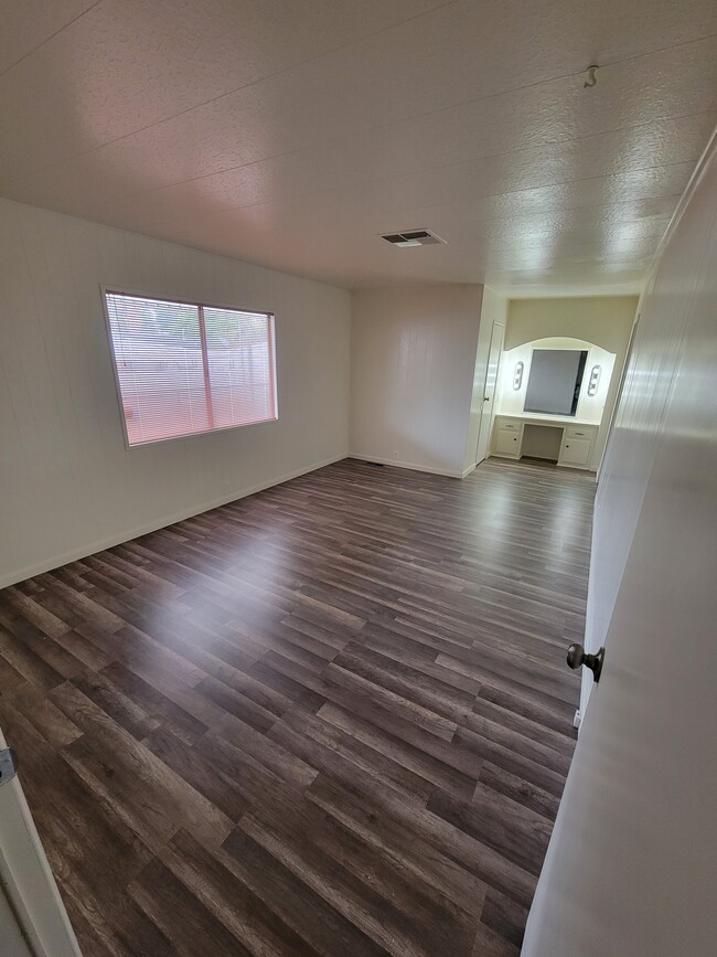 property at 14968 Vinehill St