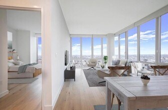 23-10 Queens Plaza S in Queens, NY - Foto de edificio - Building Photo