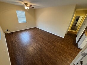 1010 Rockmoor in Canyon Lake, TX - Foto de edificio - Building Photo
