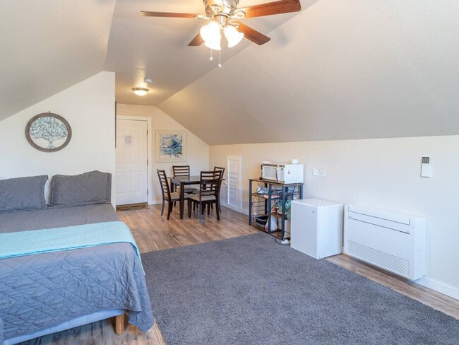 property at 1427 E Hays St