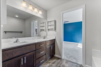 856 Bear Creek Dr in Molalla, OR - Building Photo - Building Photo