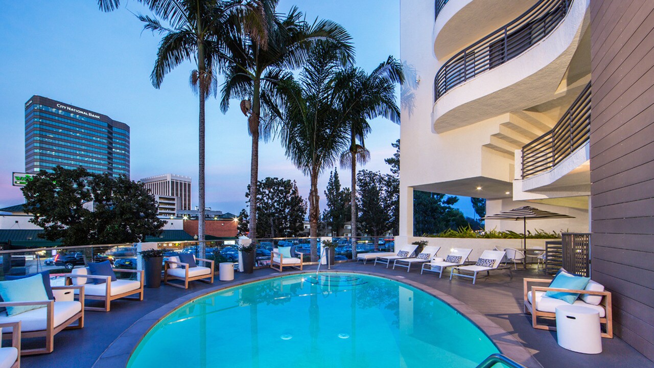 Alister Sherman Oaks in Sherman Oaks, CA - Building Photo