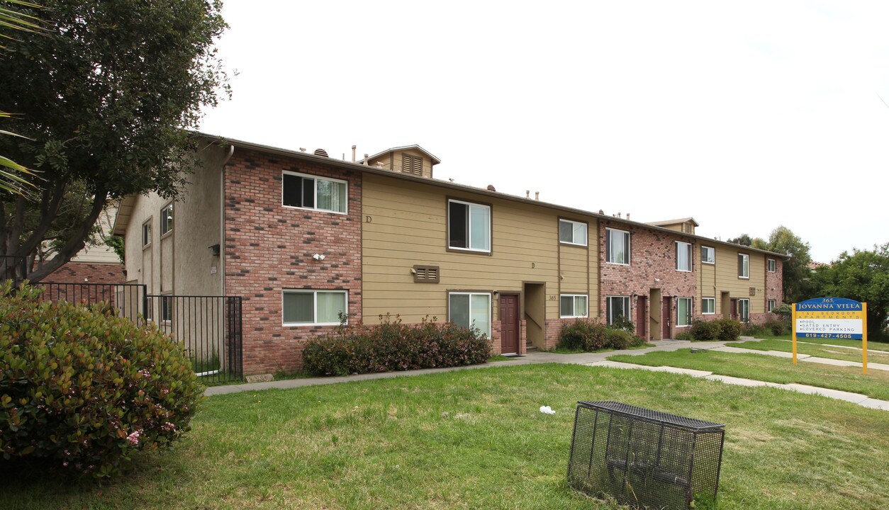 Jovanna Villa in Chula Vista, CA - Foto de edificio