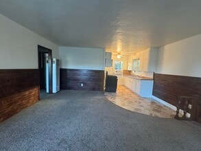 5460 Traffic Way in Atascadero, CA - Building Photo - Building Photo