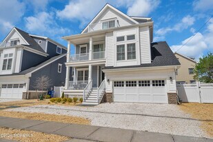 511 NJ-35 in Mantoloking, NJ - Building Photo