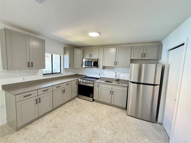 180 NE 57th St in Miami, FL - Building Photo - Building Photo