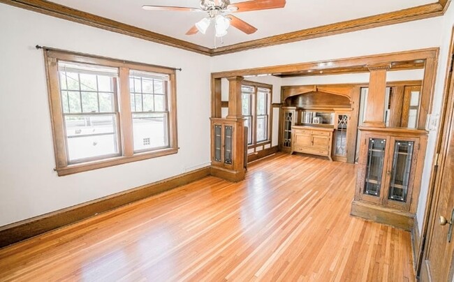 990 Grand Ave