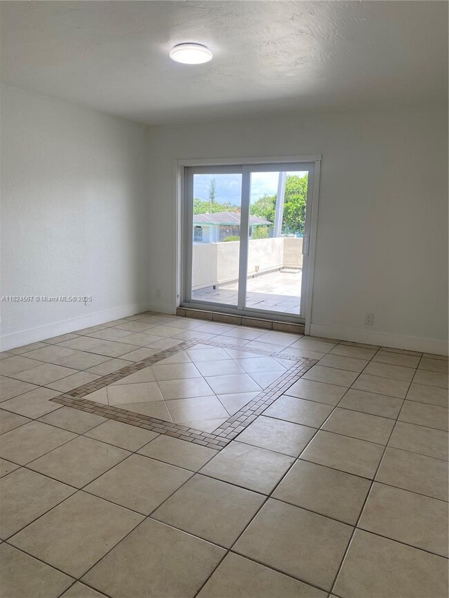 6250 Bird Rd in Miami, FL - Building Photo - Building Photo