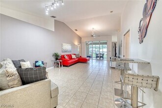 14561 Glen Cove Dr, Unit 904 in Ft. Myers, FL - Foto de edificio - Building Photo