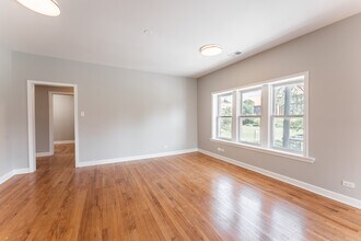 4324 W Addison St in Chicago, IL - Building Photo - Building Photo