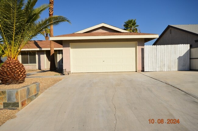 4354 Thorndale Pl in Las Vegas, NV - Building Photo - Building Photo