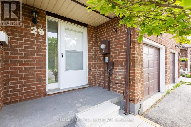 29 Birchfield Dr in Bowmanville, ON - Building Photo - Building Photo