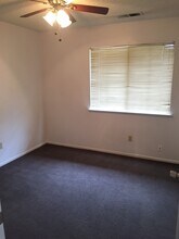 1003 Salem Dr in Hanford, CA - Building Photo - Building Photo