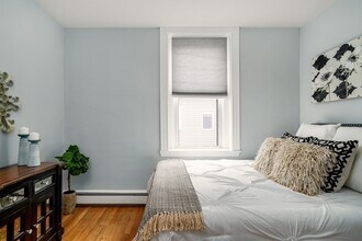 116 Brook St, Unit #1 in Brookline, MA - Foto de edificio - Building Photo