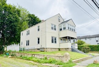 820 Brewster St in Bridgeport, CT - Building Photo - Building Photo