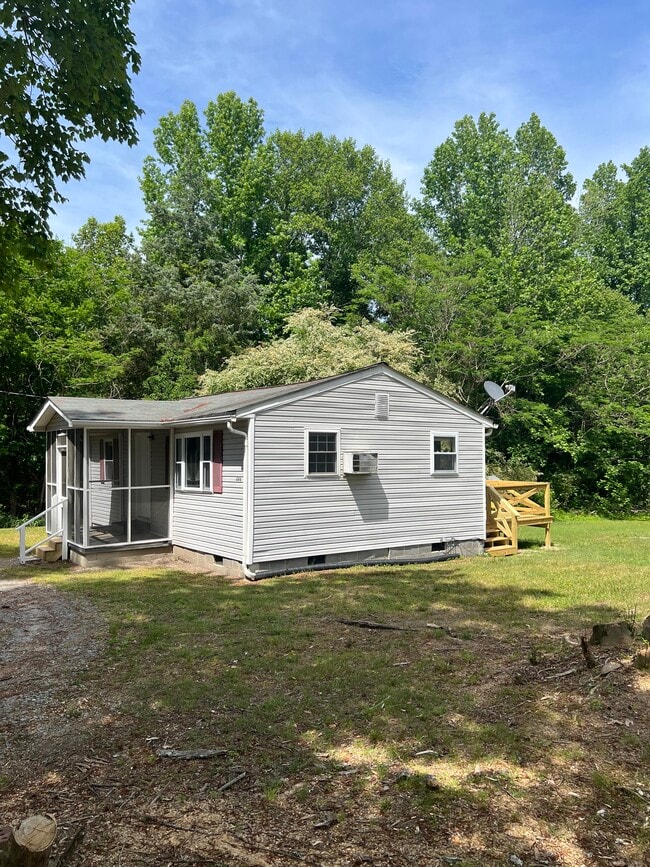 499 Jones Mill Rd in Emporia, VA - Building Photo - Building Photo