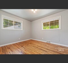 425 W Pine Ave in Meridian, ID - Building Photo - Building Photo