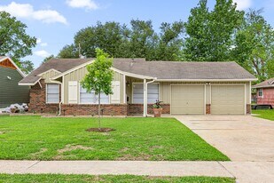 2019 Woodvine Dr in Houston, TX - Building Photo