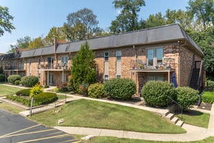 Poplar Terrace in Louisville, KY - Building Photo