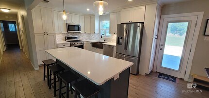 14155 Oak St in Magnolia Springs, AL - Foto de edificio - Building Photo