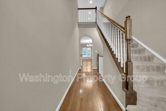 41663 McMonagle Square in Aldie, VA - Foto de edificio - Building Photo