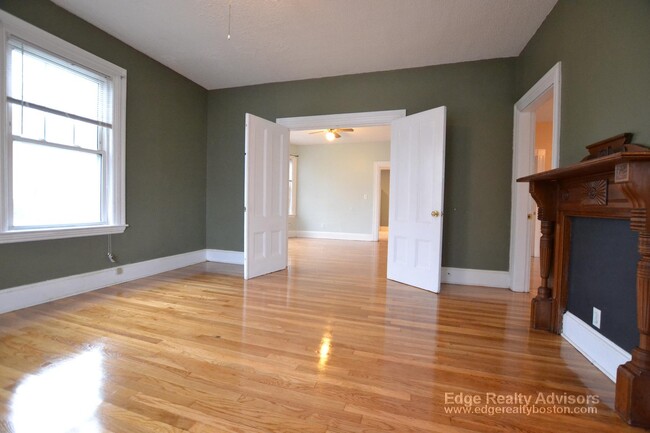 property at 22 Everett Sq