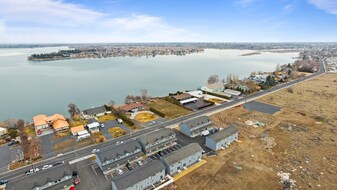 2625 W Marina Dr, Unit 1 in Moses Lake, WA - Building Photo