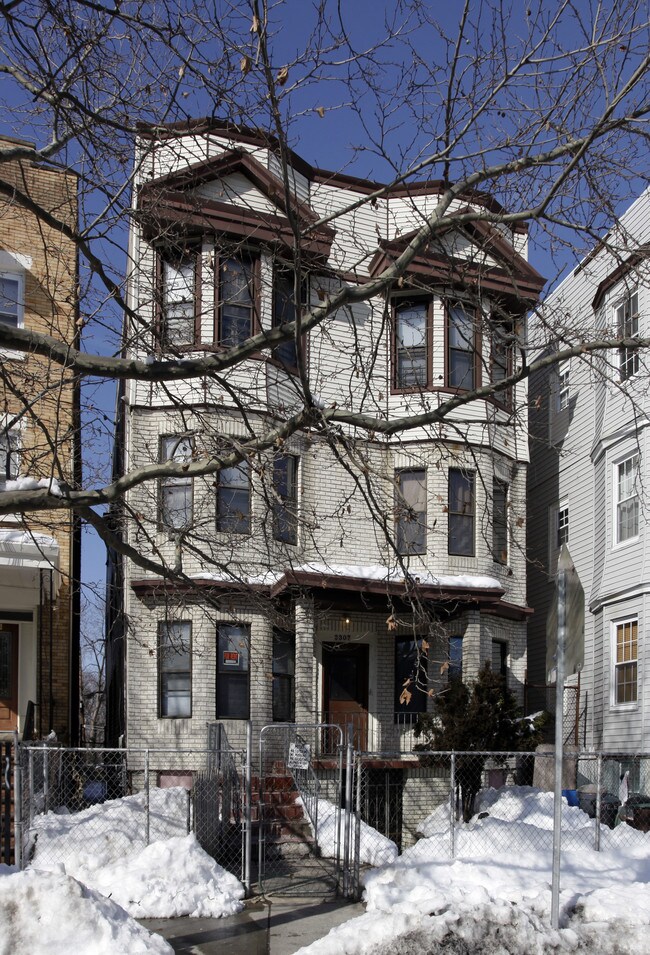 2307 John F Kennedy Blvd in Jersey City, NJ - Building Photo - Building Photo