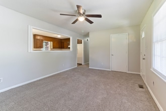 6118 Lexington Dr in Hope Mills, NC - Building Photo - Building Photo