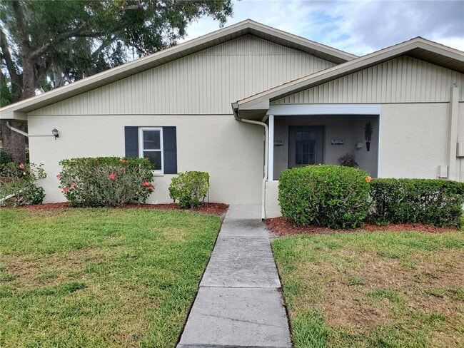 1905 Canterbury Ln in Sun City Center, FL - Building Photo - Building Photo