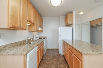 808 W Junior Terrace in Chicago, IL - Building Photo - Interior Photo