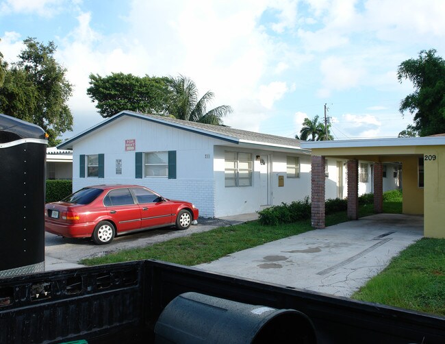 211 SW 22nd St in Fort Lauderdale, FL - Building Photo - Building Photo