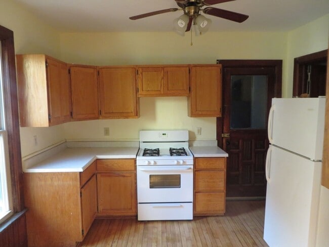 property at 1214 E Mifflin St