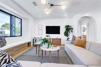 2100 Wendy Way in Manhattan Beach, CA - Building Photo - Building Photo