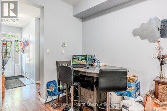 21-21 Diana Ave in Brantford, ON - Building Photo - Building Photo