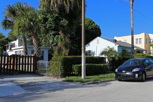 726 Omar Rd in West Palm Beach, FL - Building Photo