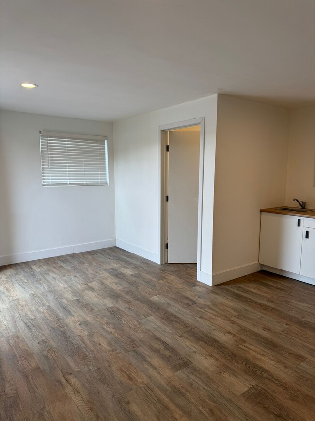 property at 2718 Ridgeway Dr